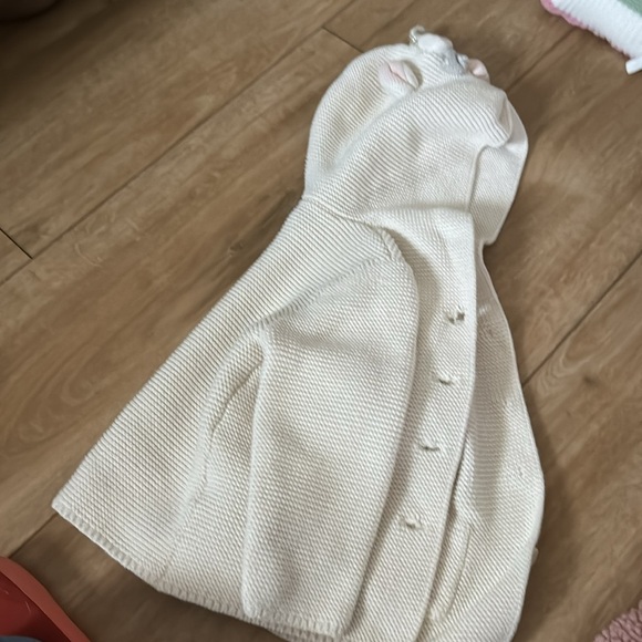 Two light sweaters one teddy bear from old navy the other unicorn from gap - Picture 2 of 6